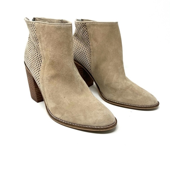 Steve Madden Women's Tan Replay Perforated Suede Heeled Ankle Booties Size 9.5 M - Picture 4 of 10